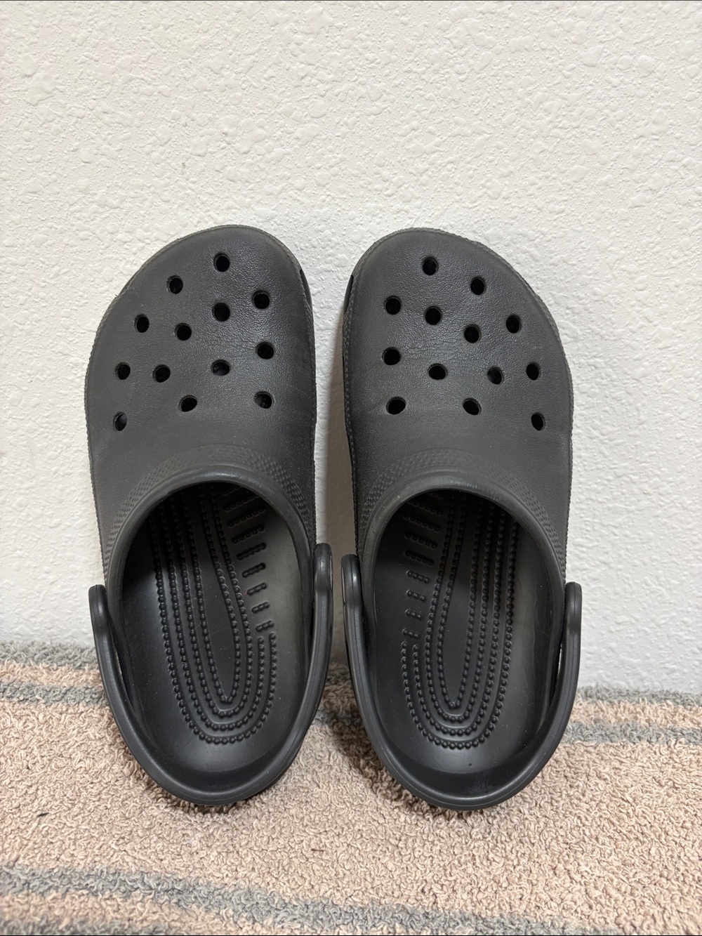 Crocs Black Classic Clogs Womens Size 6 Mens size 4